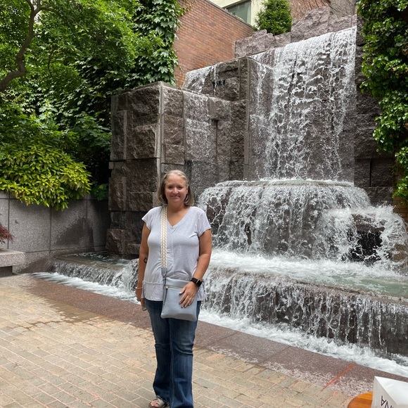 Meet your Posher, Angela - Picture 3 of 9